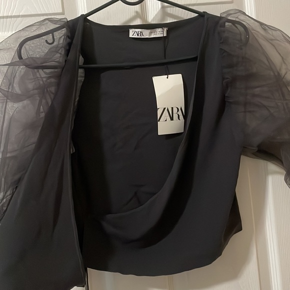 Zara Puffy Leaves Criss Crossed Top - Picture 4 of 8